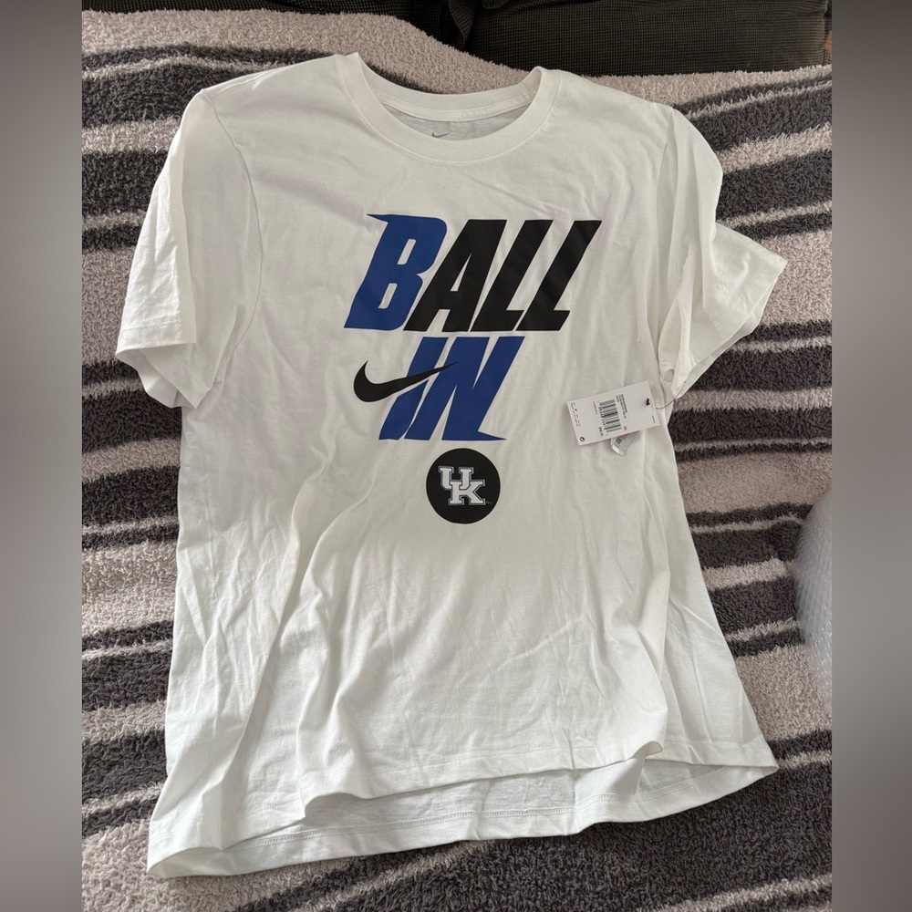 NWT NIKE UNIVERSITY OF KENTUCKY T-SHIRT
